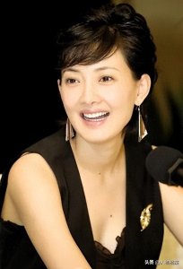 ​演员牛莉：结婚29年不做饭，连生3个孩子后，被丈夫一家宠成宝