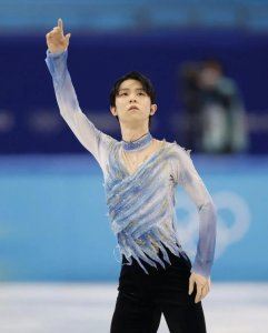 ​半岛叨叨丨冬奥“顶流”羽生结弦首秀！开局失误留遗憾 赛后发声：今天被冰讨厌